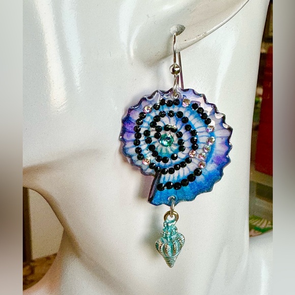 Swirled seashell handpainted earrings light w crystals and shell charm OOAK - Picture 4 of 6